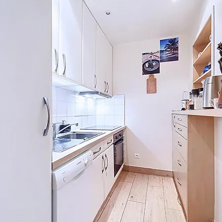 Haussmanian Near The Arc De Triomphe Paris