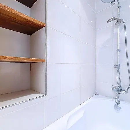 Haussmanian Near The Arc De Triomphe Paris