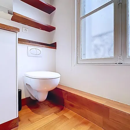 Haussmanian Near The Arc De Triomphe * Paris