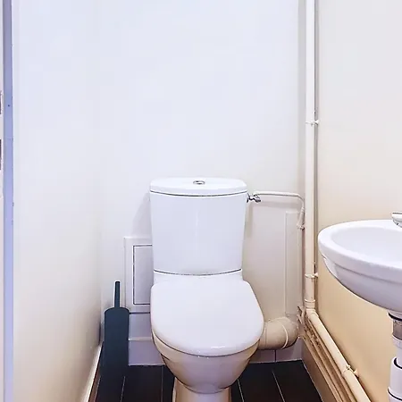 Haussmanian Near The Arc De Triomphe Paris