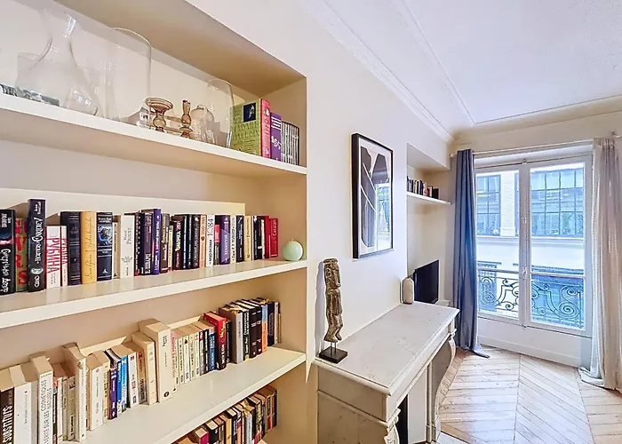 Haussmanian Near The Arc De Triomphe Paris