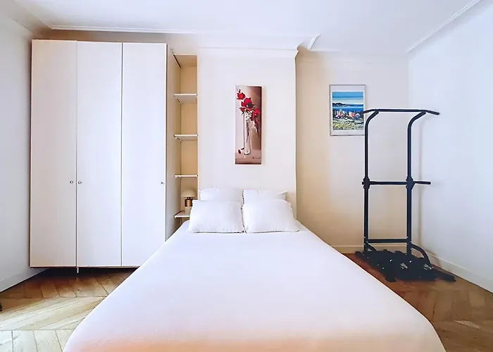 Haussmanian Near The Arc De Triomphe