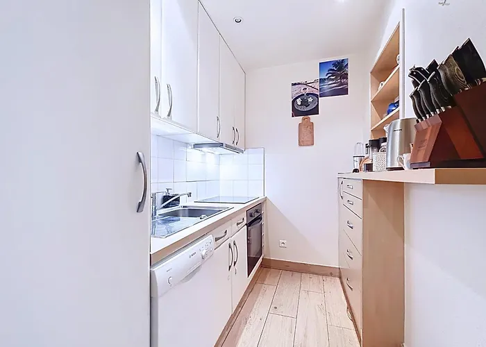 Haussmanian Near The Arc De Triomphe Paris