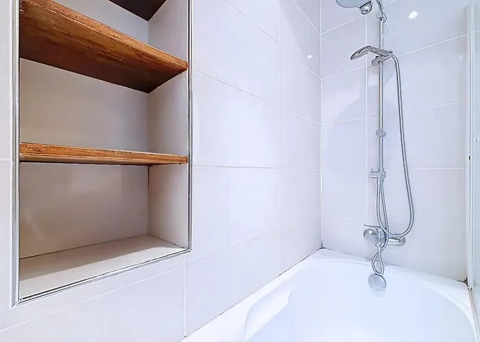 Haussmanian Near The Arc De Triomphe Paris