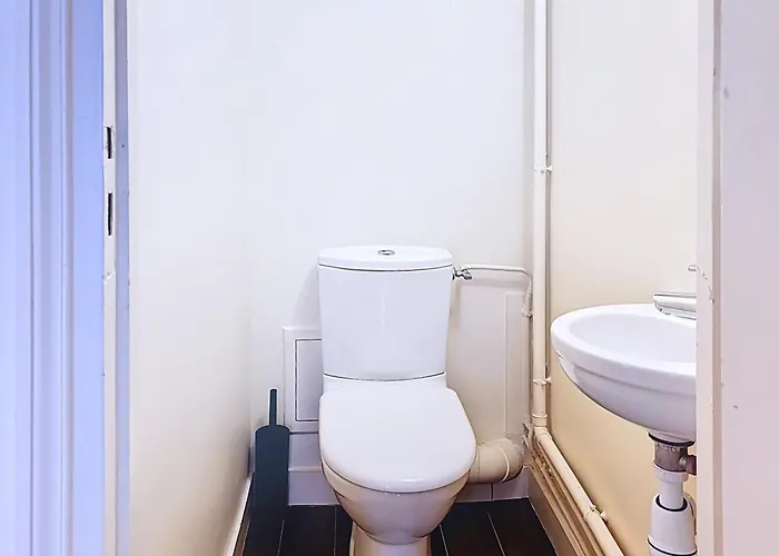 Haussmanian Near The Arc De Triomphe Paris